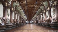 Confusius Hall memang dibuat dengan sangat megah dan mewah. Tak hanya dalam bentuk lukisan, ajaran Konfusius juga dipahat dalam bentuk patung dan dipajang. (Bonauli/detikTravel)