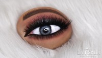 Keren! Kaya mata beneran, kan? Padahal cuma telur mentah yang dirias. Foto: Instagram perlanabhanmakeup