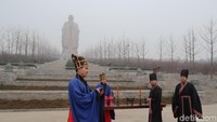 Selain bermain peran, para aktor ini juga ramah kalau dimintai foto. (Bonauli/detikTravel)
