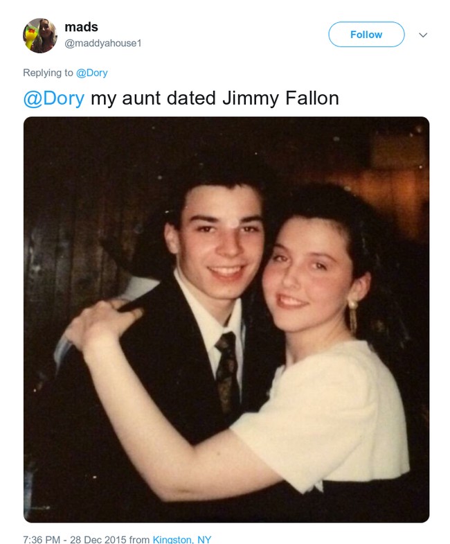 Selain ibu, banyak juga netizen yang baru mengetahui jika bibi mereka mengencani artis terkenal. Netizen ini mengungkap jika tantenya sempat berpacaran dengan Jimmy Fallon. Dari foto ini pun terungkap wajah manis presenter tersebut ketika muda. Foto: Twitter