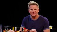 Makan Chicken Wing Extra Pedas, Gordon Ramsay Nangis Kepedasan