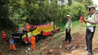 Kecelakaan tunggal tersebut menewaskan tujuh orang dan puluhan penumpang lainnya luka.