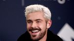 Zac Efron Pamer Rambut Baru, Makin Kece?