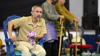 Lukman Sardi saat latihan jelang pentas Nyanyi Sunyi Revolusi di gedung Kemendikbud, Jakarta pada Selasa (29/1). Pool/Noel/detikFoto.