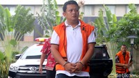 KPK memeriksa staf Kemenpora Eko Triyanto terkait kasus dugaan suap hibah KONI yang menyeret sejumlah pejabat Kemenpora, salah satunya Eko Triyanto, Selasa (29/1/2019).