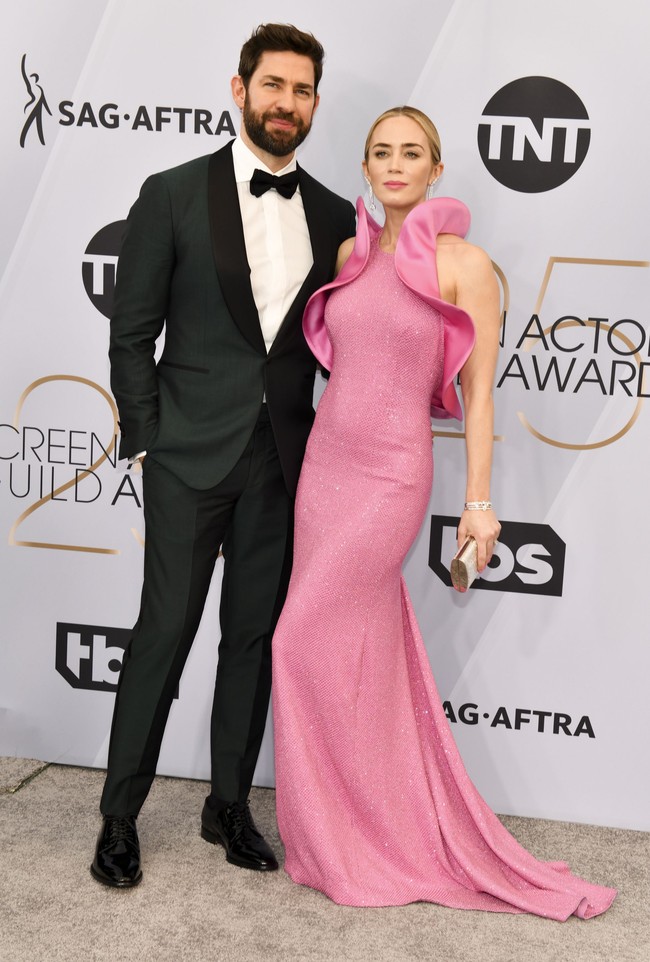 Bagai jimat keberuntungan, perhiasan tersebut lantas melengkapi momen kemenangan Emily di SAG Awards 2019. Ia menyabet penghargaan aktris pendukung terbaik berkat perannya di film A Quiet Place. Congrats to Emily and the designers. Foto: Getty Images