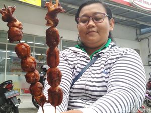 Kenyal Gurih Sate Cumi Ngenes yang Lagi Hits di Kota Blitar