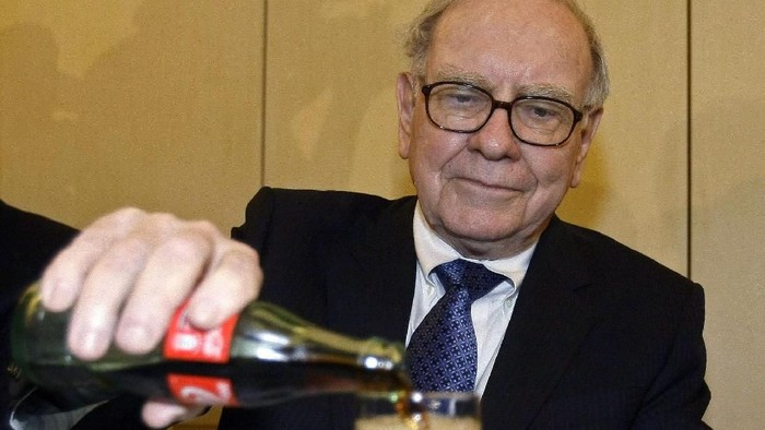Warren Buffett tercatat sebagai salah satu orang terkaya di dunia dengan kekayaan US$ 84 miliar atau Rp 1.232 triliun. Meski kaya raya, gaya hidupnya sederhana.