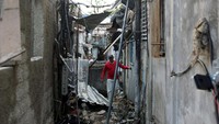 Dilansir dari CNN, seorang warga bernama Canaima Hernandez menceritakan ulang kejadian nahas itu. Tempat tinggal Hernandez di kawasan Regla disebut sebagai salah satu wilayah terdampak paling parah akibat tornado. Fernando Medina/Stringer via Reuters. Dilansir dari CNN, seorang warga bernama Canaima Hernandez menceritakan ulang kejadian nahas itu. Tempat tinggal Hernandez di kawasan Regla disebut sebagai salah satu wilayah terdampak paling parah akibat tornado. Fernando Medina/Stringer via Reuters.