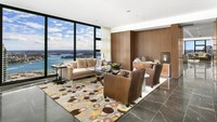 Penthouse (griya tawang) itu dihias dengan gaya kontemporer. Michael Lowdon/Mansion Global.