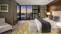 Semua kamar tidur punya pemandangan yang sama ke arah Pelabuhan Sydney. Michael Lowdon/Mansion Global.
