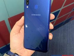 Melihat Galaxy M20 yang Sudah Lolos TKDN