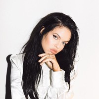 Wanita yang dikabarkan tengah mempersiapkan lagu untuk Zayn Malik itu tentu bermimpi untuk berkolaborasi dengan idolanya. Aku sangat ingin bekerja dengannya. Ayo bekerja bersama, Harry. Kamu di mana? Catat kata-kataku, aku akan memberikan satu lagu di albumnya, kata Kelsy. Foto: Instagram @kelsykarter