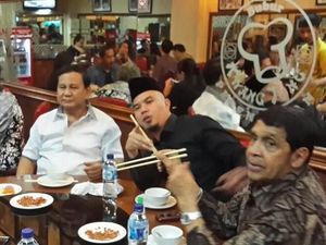 Momen Ahmad Dhani Ngopi Bareng Fadli Zon dan Makan Bubur Bersama Prabowo