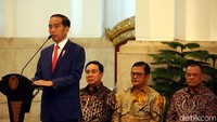 Jokowi mengatakan pembukaan Rapim TNI-Polri ini memang pertama kalinya dilaksanakan di Istana Negara.