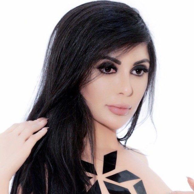 Model berusia 26 tahun ini juga menambahkan bahwa ia menghasilkan uang karena kecerdasannya dan bukan hanya karena kemiripannya dengan Kim Kardashian. Foto: Instagram @jenniferpamplona