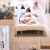 Dolly mendesain sendiri rumah impian yang disebut-sebut sebagai rumah boneka itu. Mulai dari membuat miniatur, mengikuti workshop, hingga mencari orang yang bisa membantu membangun rumahnya. Foto: Instagram/TinyMissDollonWheels