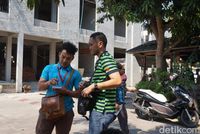 Anda saat berinteraksi dengan salah satu d'Traveler (Shinta/detikTravel)