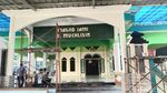 Potret Tabloid Indonesia Barokah yang Disebar ke Masjid di Jakbar