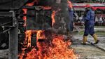 Melihat Adu Cepat Padamkan Tangki BBM yang Terbakar