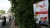 Jalur hijau juga dijadikan sebagai tempat untuk memasang poster caleg.