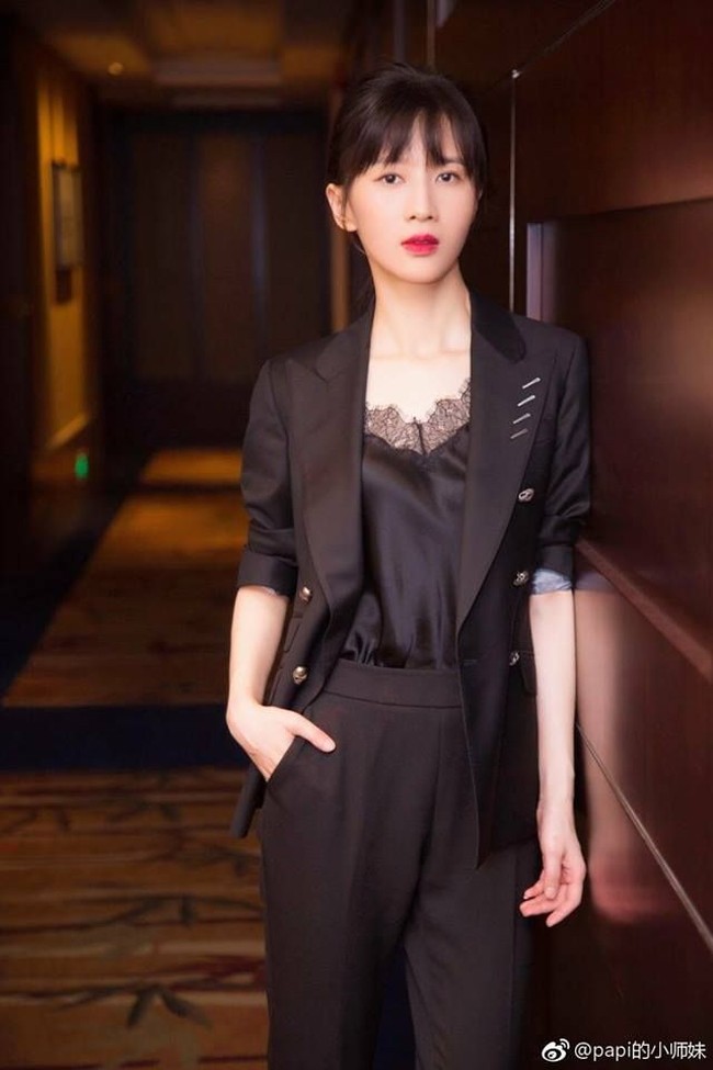 Pada 2016, Papi Jiang juga mendapatkan limpahan investasi senilai US$ 1,8 juta dari empat investor. Investasi ini diberikan karena Papi memang begitu populer. Hanya dalam empat bulan, dia bisa memiliki lebih dari delapan juta pengikut. Dan videonya sudah ditonton lebih dari 290 juta kali. Foto: Instagram, Facebook