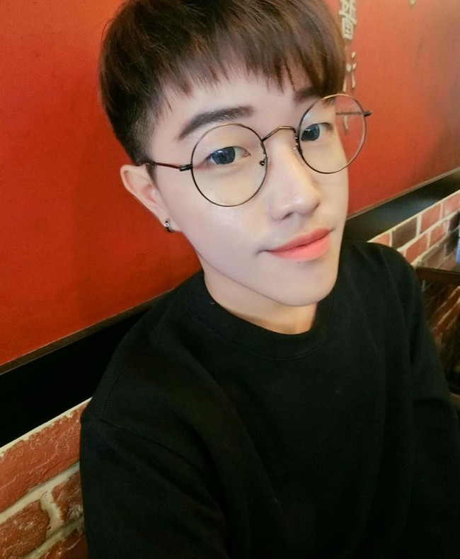 Saya ingin berbicara kepada anak laki-laki yang dikritik dan ditertawakan karena penampilan fisik mereka. Kita tidak jelek, kita hanya harus belajar memperbaiki diri. Setiap kali Anda merasa rendah diri, lebih baik luangkan waktu untuk belajar bagaimana merawat diri sendiri, tulis remaja itu. Foto: dok. Dcard