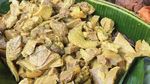Dingin Mendung Enaknya Sarapan Soto Kuning yang Gurih Mantap