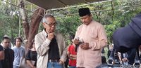 Isak Tangis Keluarga dan Sahabat Iringi Pemakaman Rahman Tolleng
