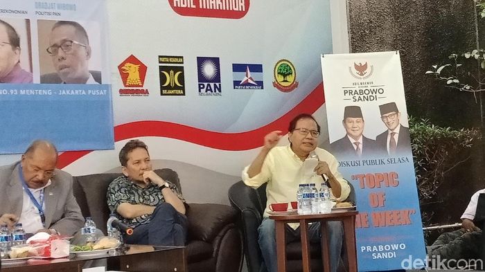 Foto: Rizal Ramli saat diskusi bertema Jokowi Raja Impor? di kantor Seknas Prabowo-Sandi. (Eva-detikcom) Foto: Rizal Ramli saat diskusi bertema Jokowi Raja Impor? di kantor Seknas Prabowo-Sandi. (Eva-detikcom)