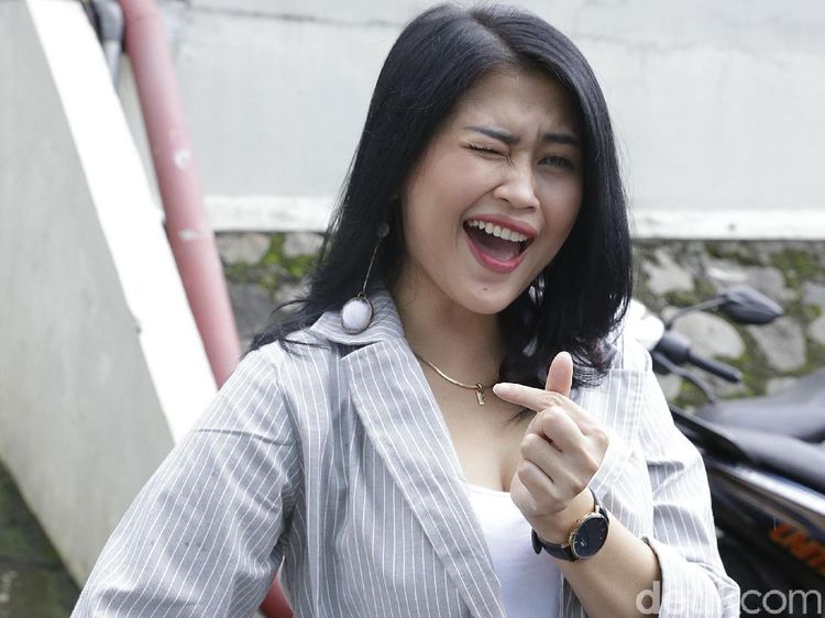 Saranghae! Ovi Sovianti Nikmati Jadi Pengantin Baru