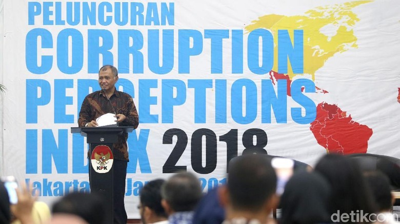 Pemberantasan Korupsi dan Penerimaan Pajak Pemberantasan Korupsi dan Penerimaan Pajak