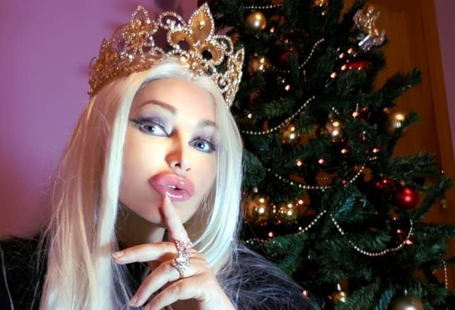 Anjing menggonggong, kafilah berlalu, sepertinya itulah prinsip Victoria. Bullying netizen tidak dipedulikannya. Beberapa orang berpikir penampilanku berlebihan, tapi aku menyukainya. Aku ingin terlihat seseksi mungkin, ujarnya. Foto: Twitter @VictoriaWildxxx