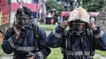 Melihat Adu Cepat Padamkan Tangki BBM yang Terbakar