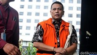 Kedatangan Dudy Jocom ke KPK untuk diperiksa sebagai tersangka terkait kasus korupsi pembangunan gedung IPDN di Kabupaten Gowa, Sulawesi Selatan.