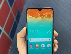 Penampilan Perdana Ponsel Rp 1 Jutaan Galaxy M10