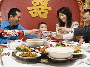Hidangan Lezat Kaya Simbol Disajikan di Hari Raya Musim Semi