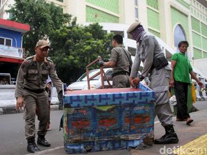 Video: Pedagang Menolak Ditertibkan, Ngamuk dan Usir Satpol PP