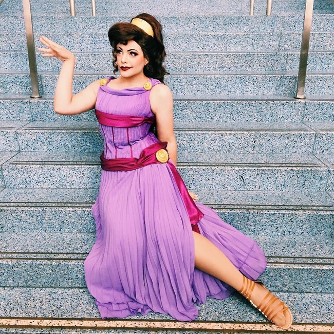 Ia pun tampak selalu total saat melakukan cosplay. Kali ini pria yang tengah kuliah di jurusan desain tersebut menjadi Megara dalam film Hercules. Foto: Instagram @therichardarthur
