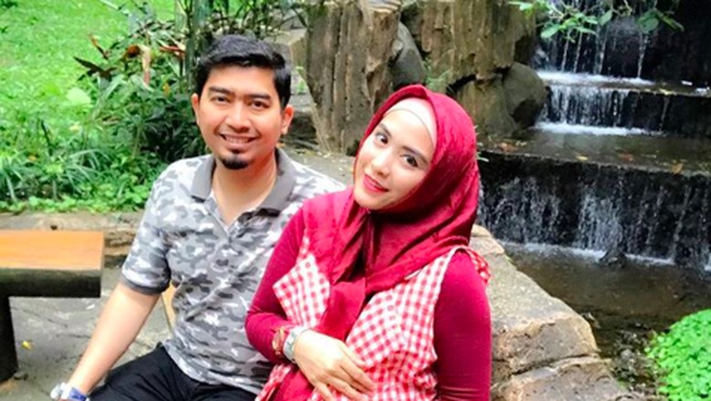 Ikhtiar April Jasmine saat hamil anak pertama/ Foto: Instagram@apriljasmine85 Ikhtiar April Jasmine saat hamil anak pertama/ Foto: Instagram@apriljasmine85