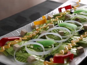 Unik! Begini Jadinya Romaine Salad Jika Diracik dari Peralatan Dapur