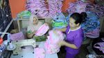 Mengintip Produksi Gendongan Bayi di Bandung