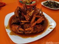 Santai Malam 1001 : Nikmatnya Kepiting Saus Padang dan Keong Nenek yang Pedas Nendang