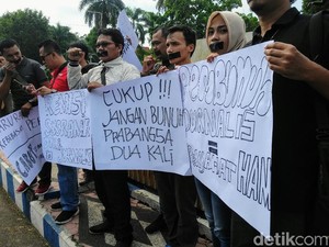 Aksi Tutup Mulut Warnai Penolakan Remisi Pembunuh Jurnalis Bali