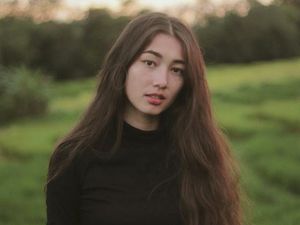 Devina Aureel Minta Akun Gosip Foto Dirinya Diam-diam Saat Jajan Berlian
