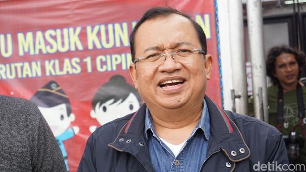  Priyo Budi Santoso menjenguk Ahmad Dhani di Rutan Cipinang, Selasa (29/1/2019)