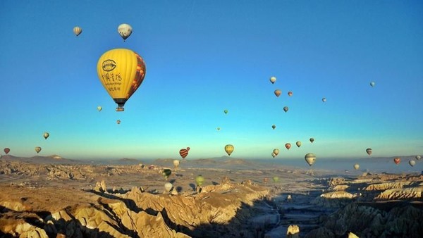 Lepas Rindu: Foto Indahnya Balon Udara Ngambang di Cappadocia