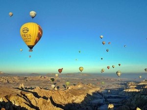 Takjub! Naik Balon Udara di Cappadocia