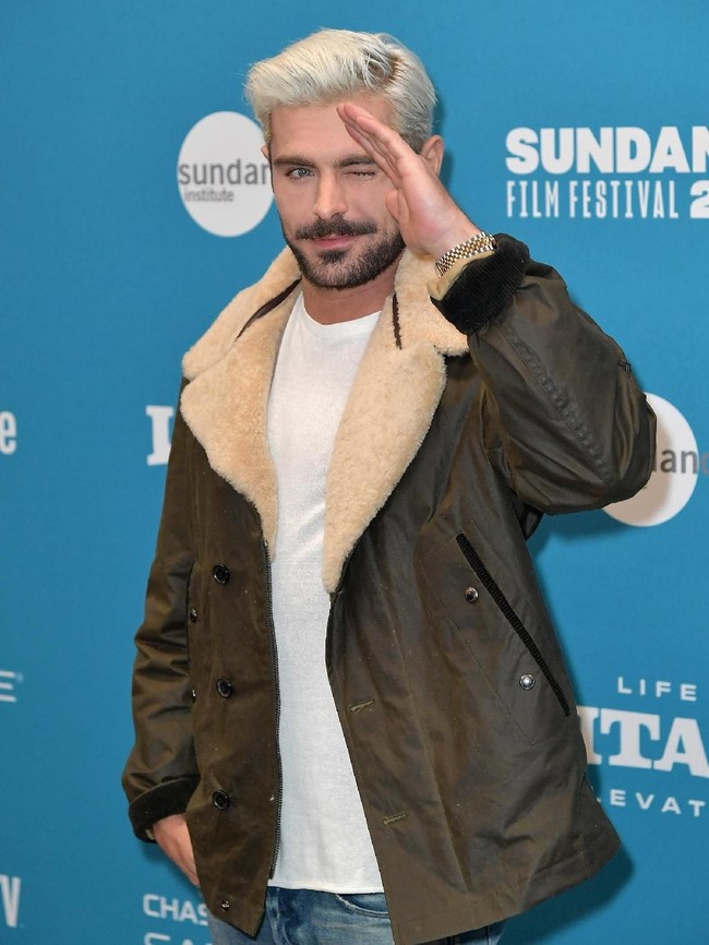 Sepertinya saya bercinta saat pesta perpisahan sekolah dengan kekasih yang sudah tiga tahun saya pacari, tutur Zac Efron kepada E! News. Foto: Neilson Barnard/Getty Images