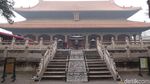 Foto: Batu Prasasti Unik di China yang Dibawa Lewat Sungai Membeku